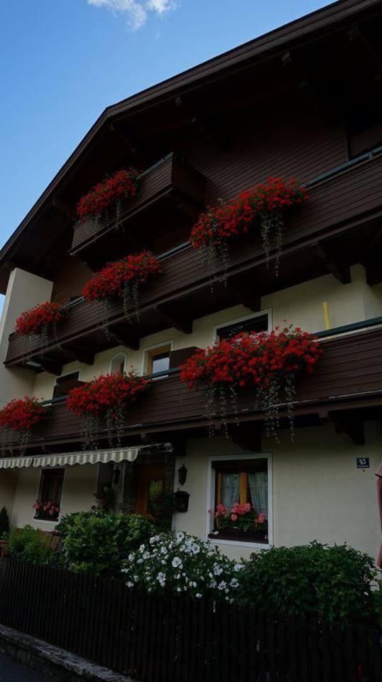 Gaestehaus Neuhauser Zell am Ziller Exterior foto